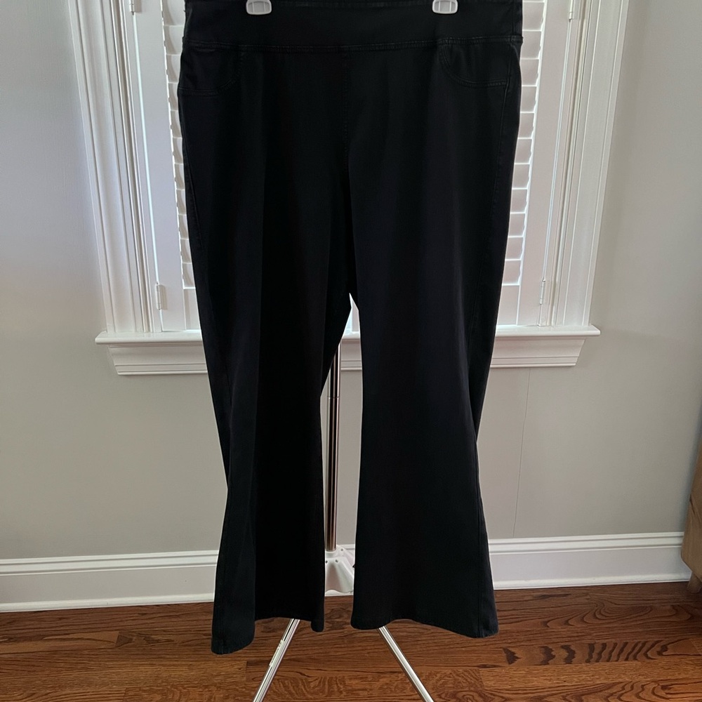 Women’s American Eagle Outfitters Black Boot Cut Pull-On Pants